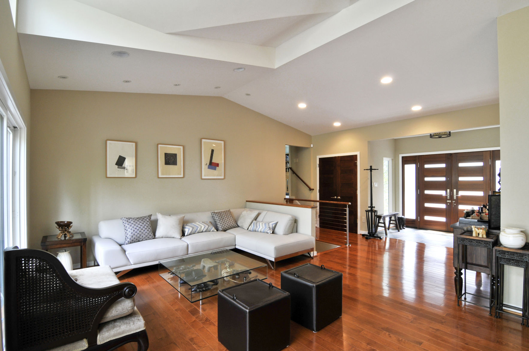 2 Interior.jpg